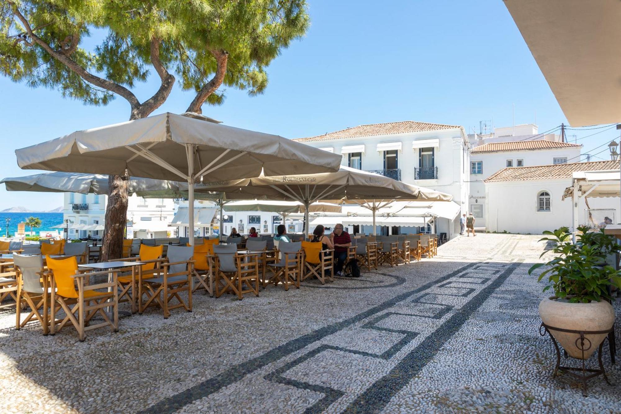 Hotel Roumani Spetses Town ภายนอก รูปภาพ