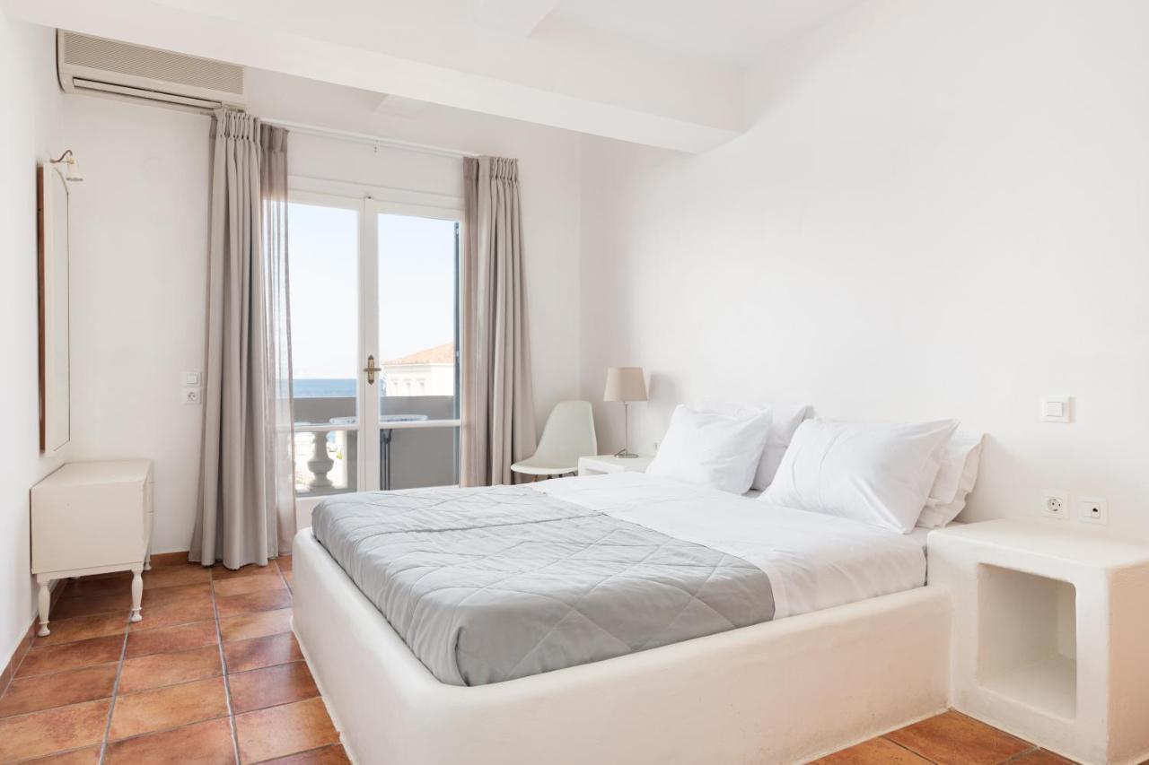 Hotel Roumani Spetses Town ภายนอก รูปภาพ