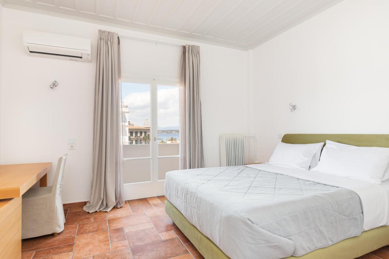Hotel Roumani Spetses Town ภายนอก รูปภาพ