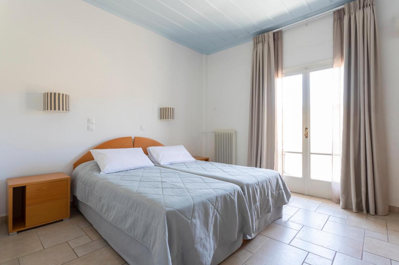 Hotel Roumani Spetses Town ภายนอก รูปภาพ