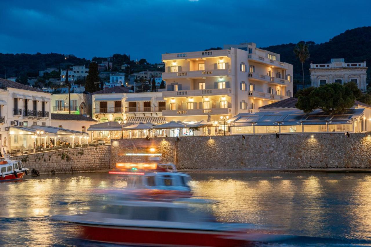 Hotel Roumani Spetses Town ภายนอก รูปภาพ