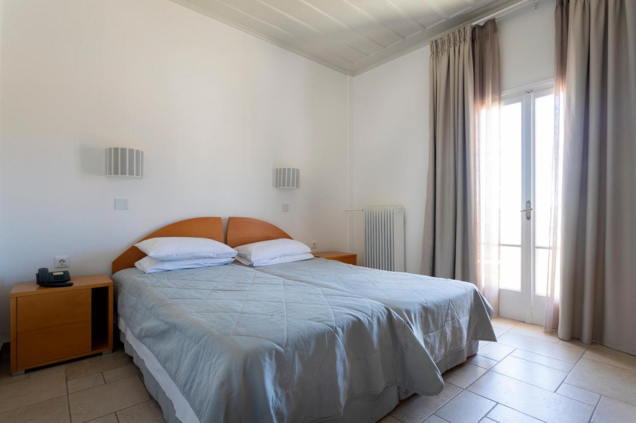 Hotel Roumani Spetses Town ภายนอก รูปภาพ