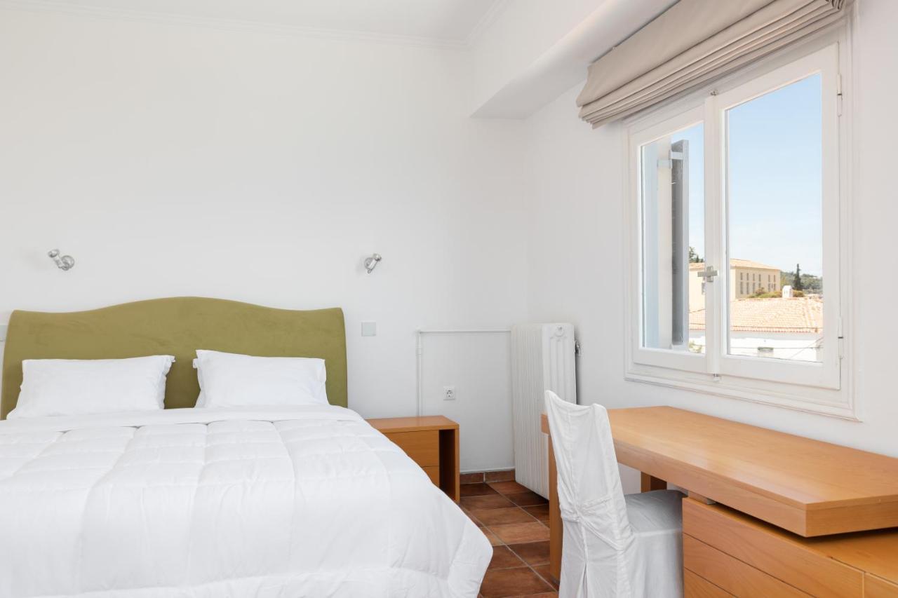 Hotel Roumani Spetses Town ภายนอก รูปภาพ