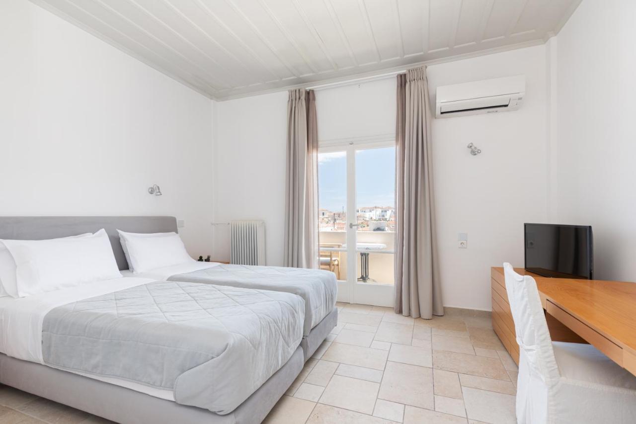 Hotel Roumani Spetses Town ภายนอก รูปภาพ