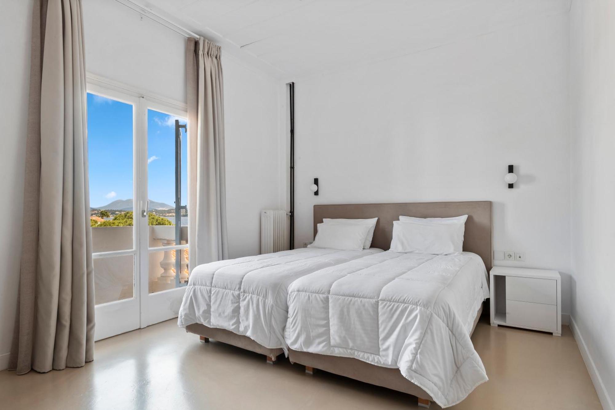 Hotel Roumani Spetses Town ภายนอก รูปภาพ