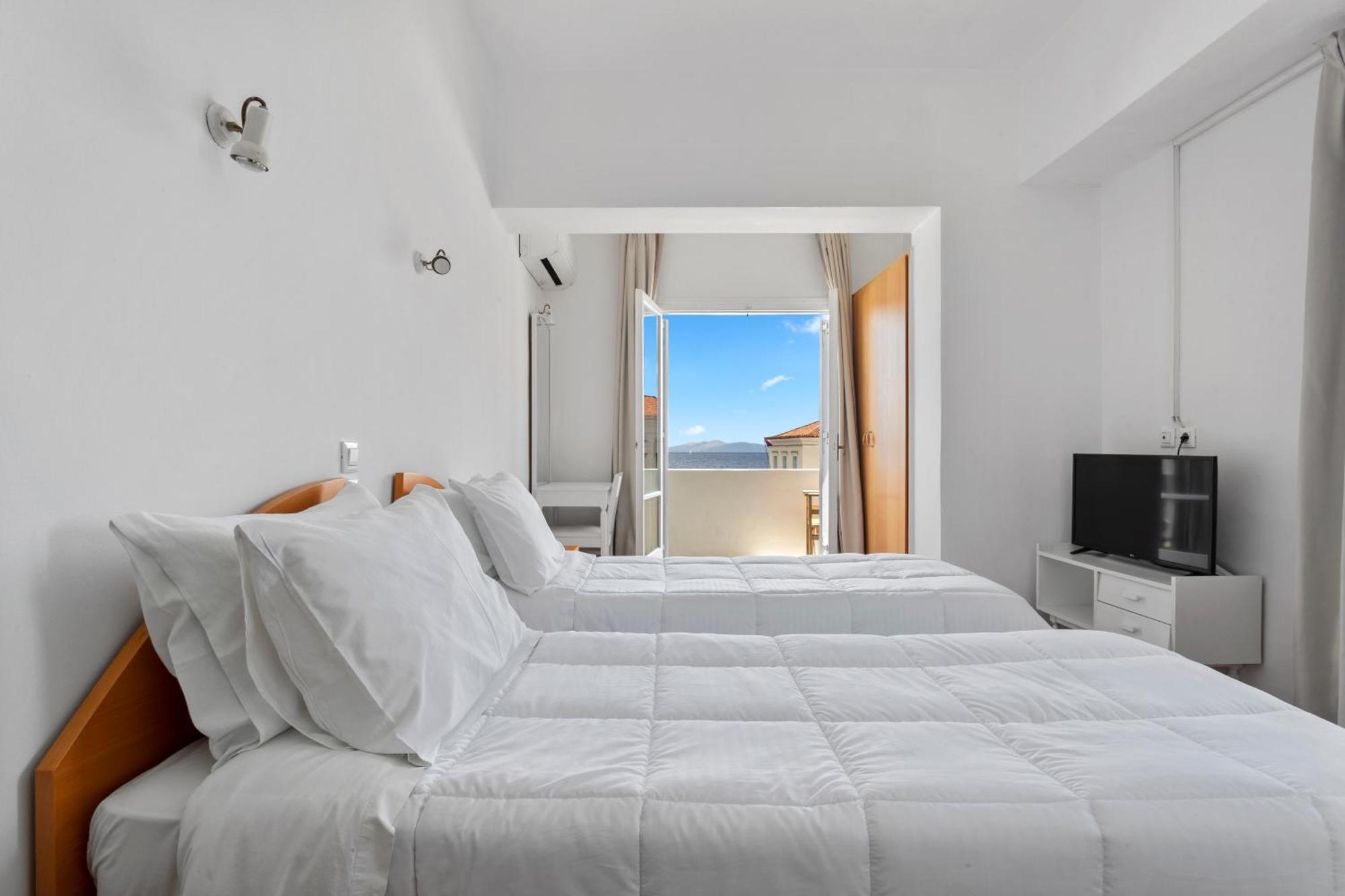 Hotel Roumani Spetses Town ภายนอก รูปภาพ