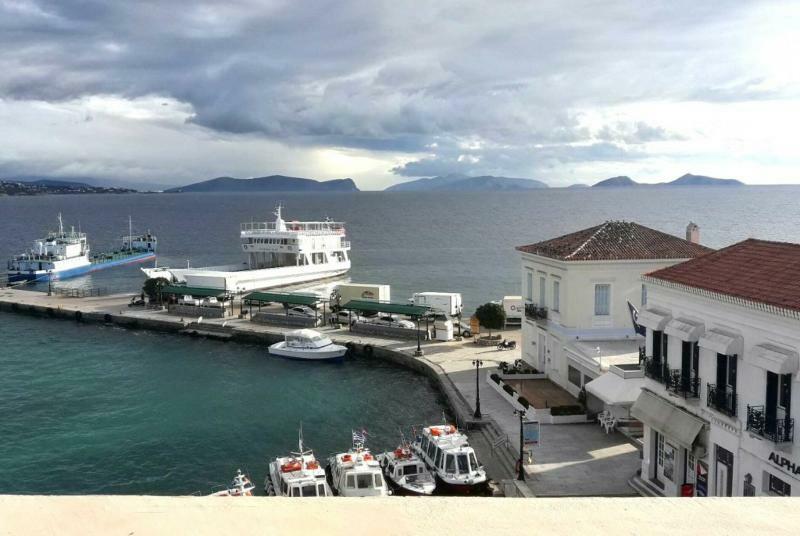 Hotel Roumani Spetses Town ภายนอก รูปภาพ